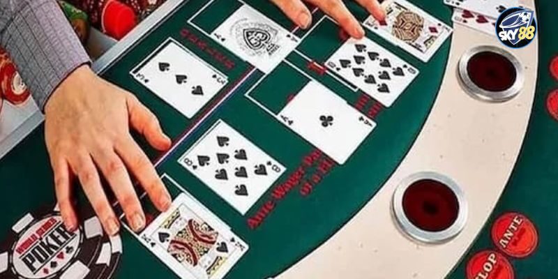 Cách chơi Poker online tại Sky88